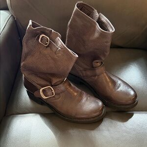 Fryes Brown Leather Buckle Boots